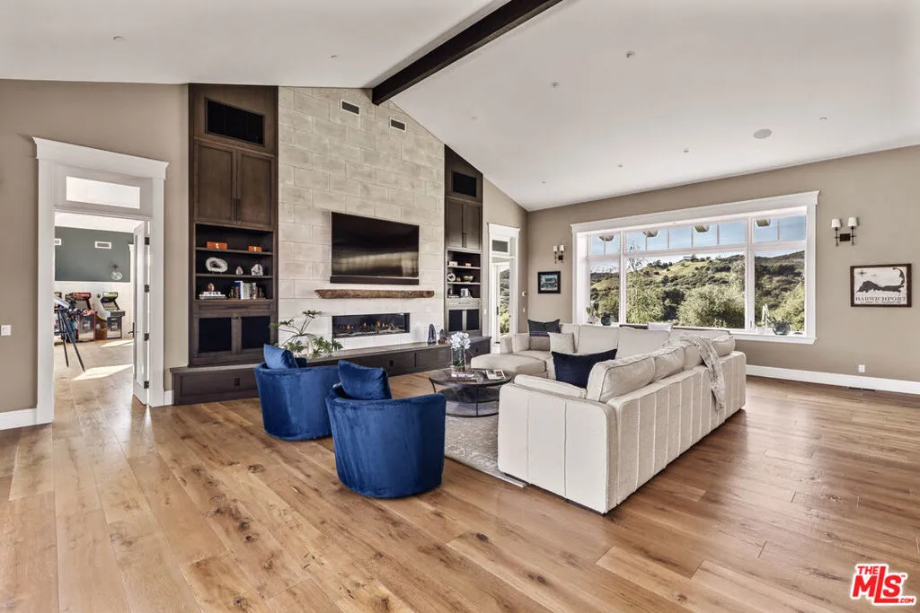 1697 W Potrero Road, Westlake Village, California 91361 home-pic-16