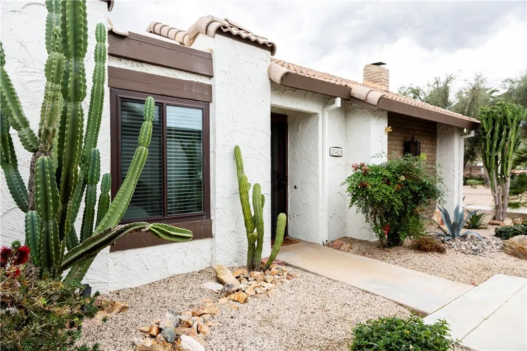 2542 Miramonte E B, Palm Springs, California 92264 home-pic-1