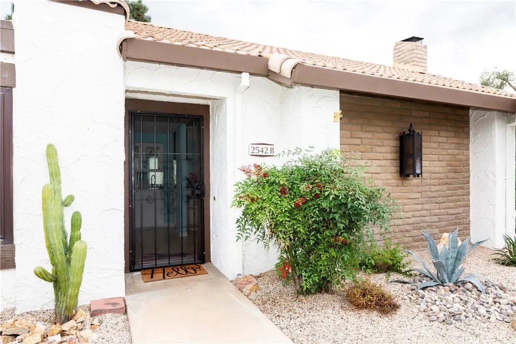 2542 Miramonte E B, Palm Springs, California 92264 home-pic-2