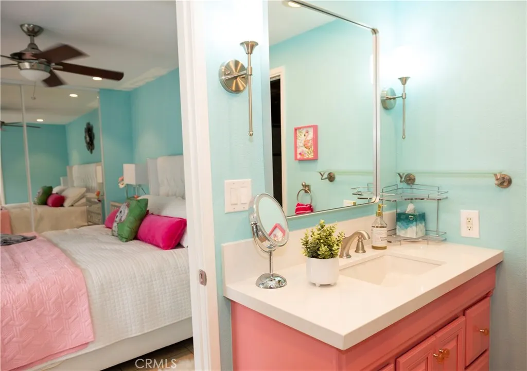 2542 Miramonte E B, Palm Springs, California 92264 home-pic-24