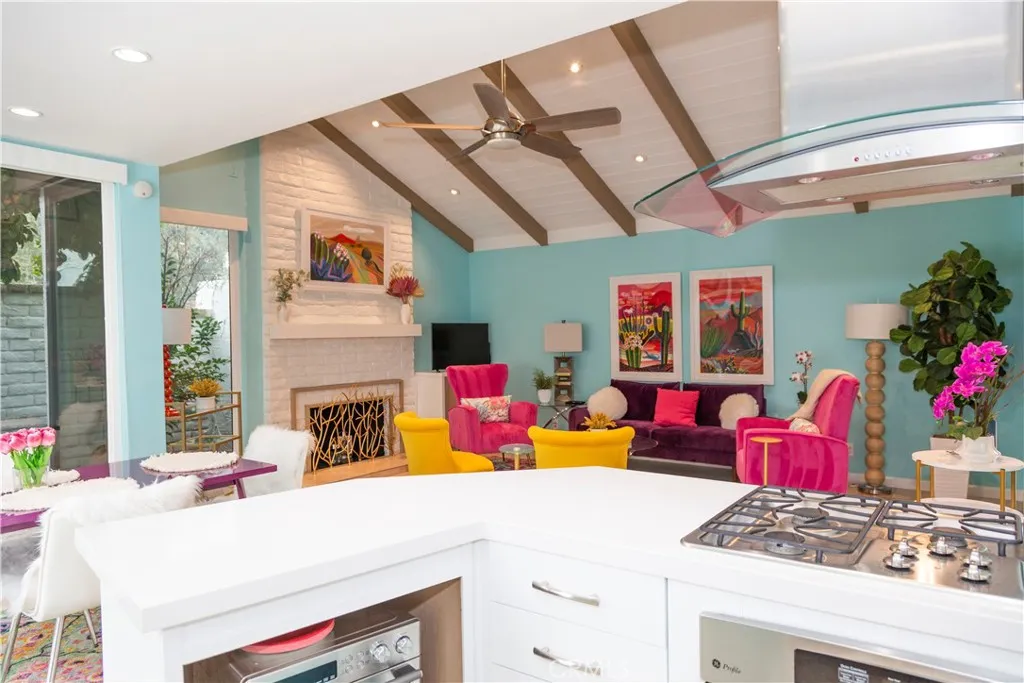 2542 Miramonte E B, Palm Springs, California 92264 home-pic-11