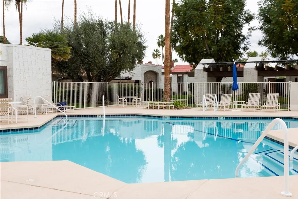 2542 Miramonte E B, Palm Springs, California 92264 home-pic-37
