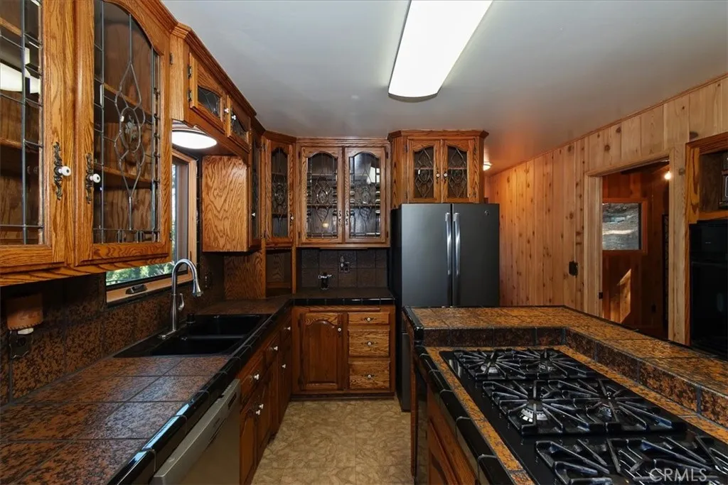 495 Kuffel Canyon, Lake Arrowhead, California 92352 home-pic-27