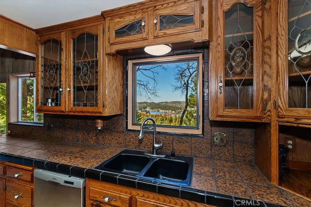 495 Kuffel Canyon, Lake Arrowhead, California 92352 home-pic-24