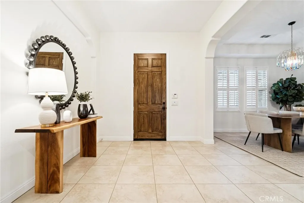 15930 Mandalay Road, Canyon Country, California 91387 home-pic-10