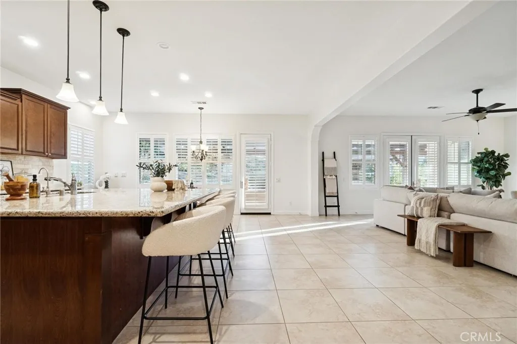 15930 Mandalay Road, Canyon Country, California 91387 home-pic-14