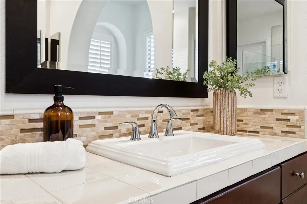 15930 Mandalay Road, Canyon Country, California 91387 home-pic-40