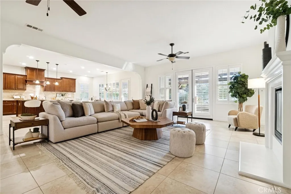 15930 Mandalay Road, Canyon Country, California 91387 home-pic-24