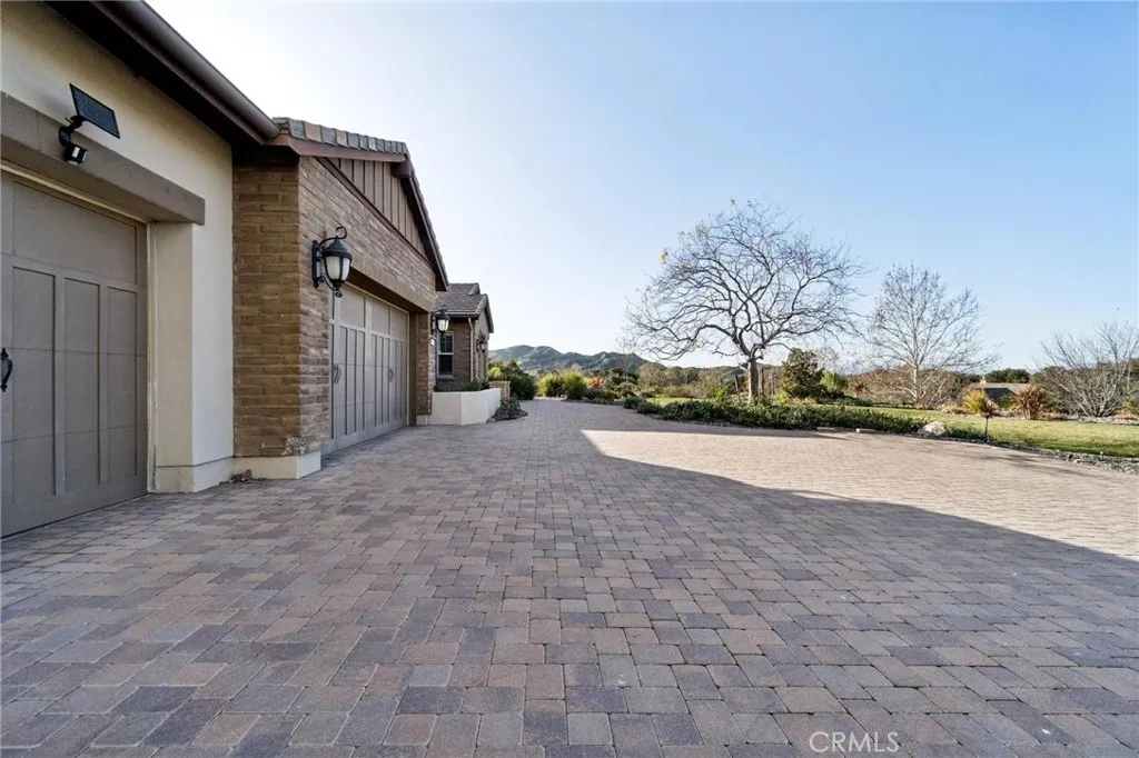 15930 Mandalay Road, Canyon Country, California 91387 home-pic-8