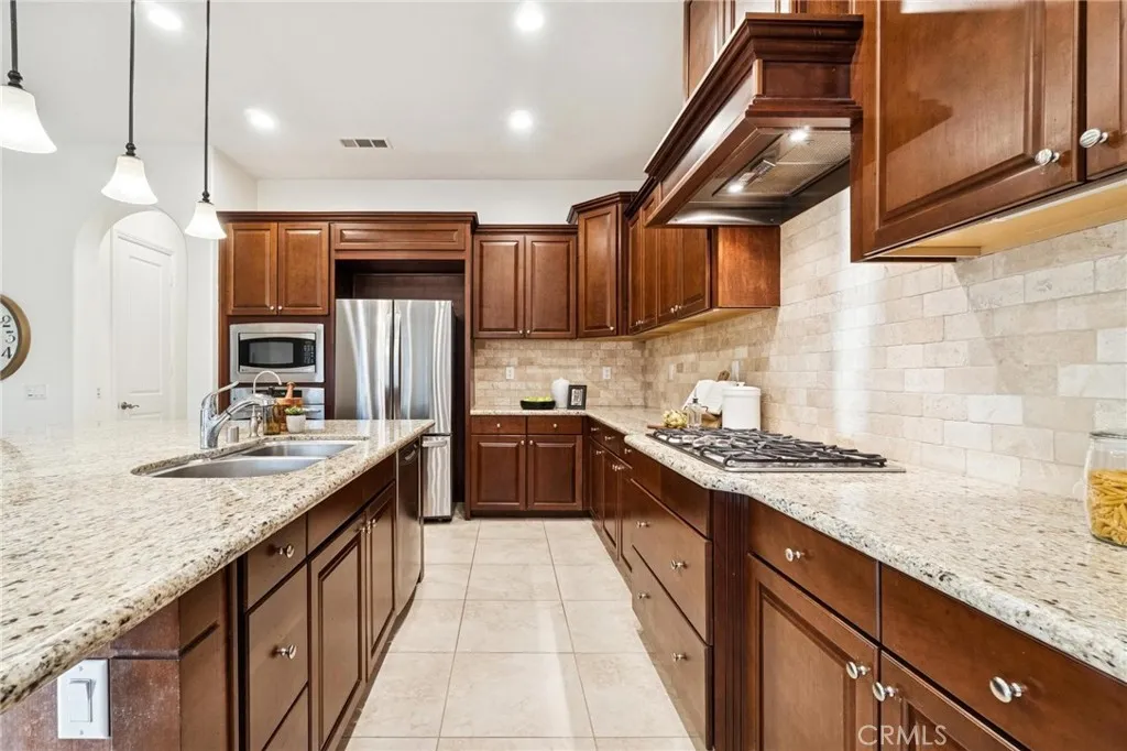 15930 Mandalay Road, Canyon Country, California 91387 home-pic-18