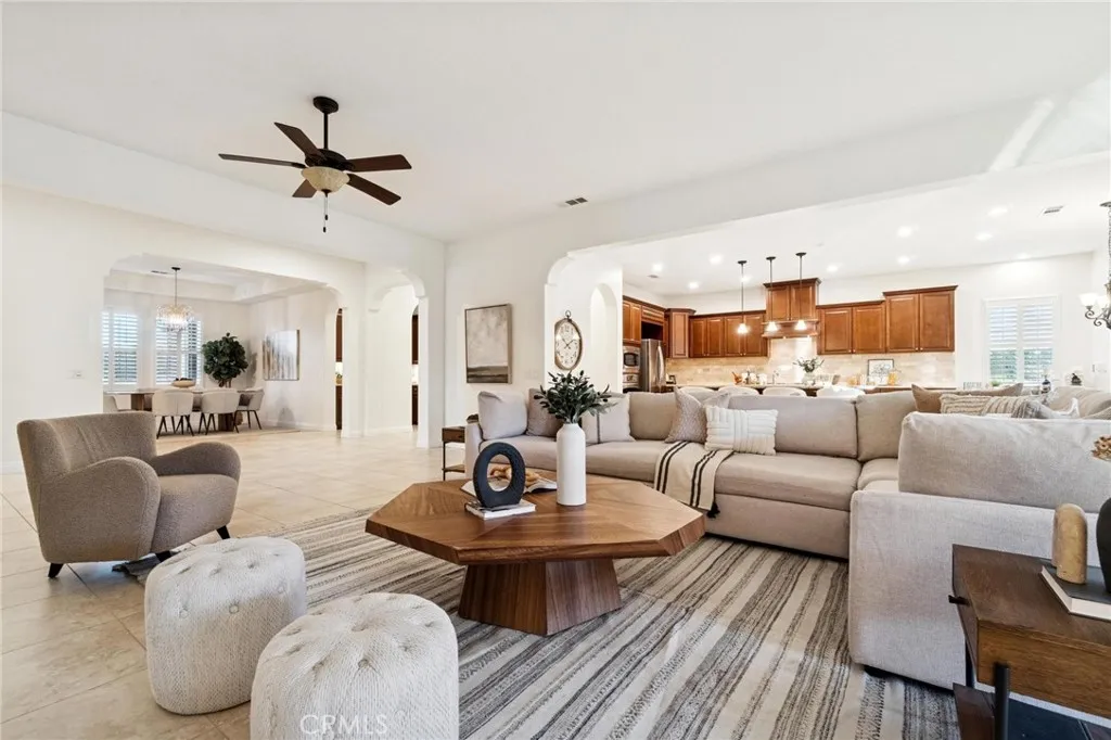 15930 Mandalay Road, Canyon Country, California 91387 home-pic-22