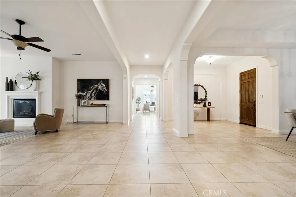 15930 Mandalay Road, Canyon Country, California 91387 home-pic-13