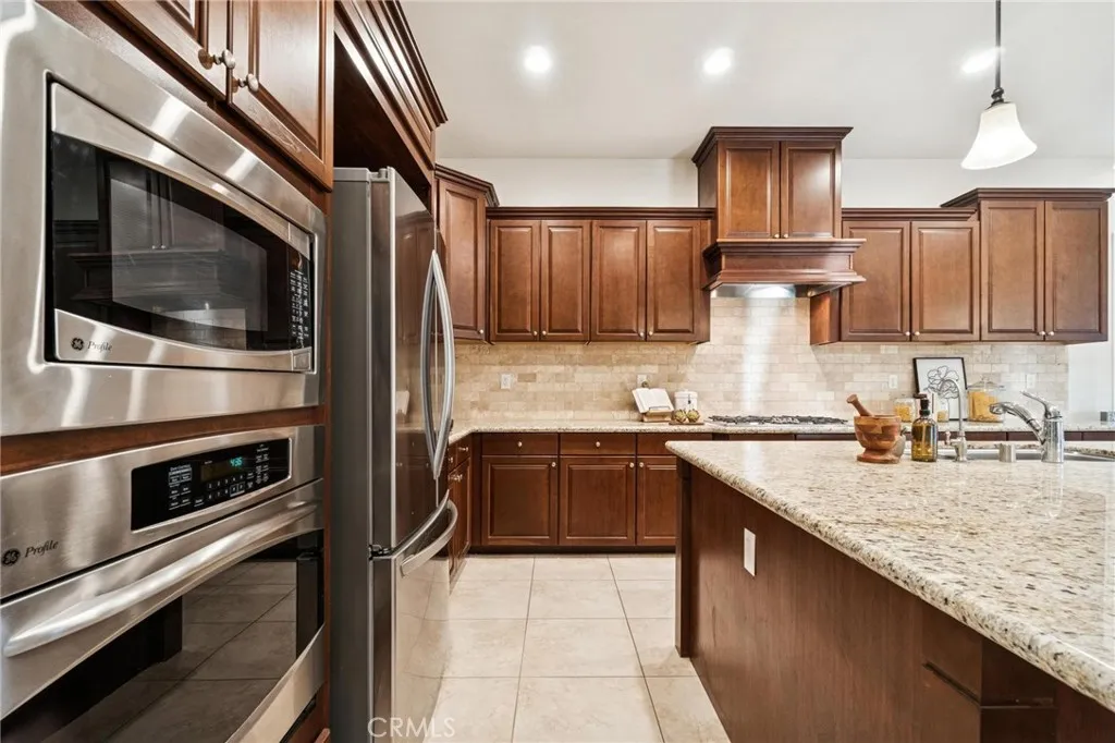 15930 Mandalay Road, Canyon Country, California 91387 home-pic-15