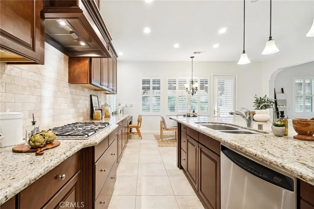 15930 Mandalay Road, Canyon Country, California 91387 home-pic-16