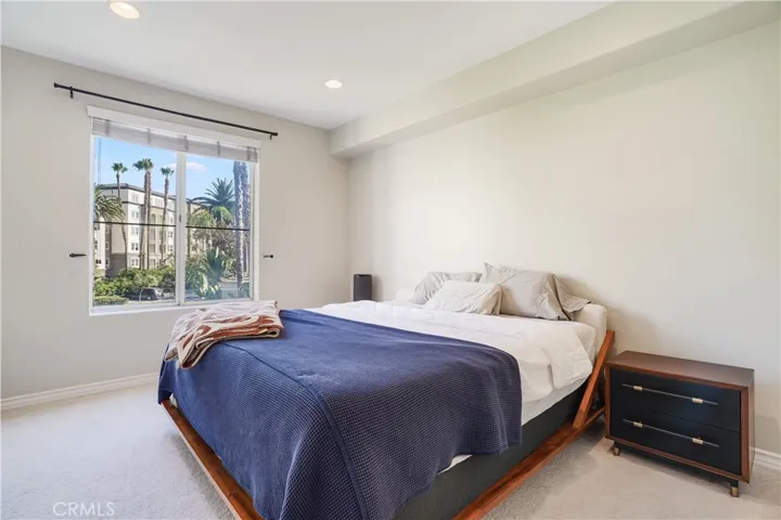 2243 Martin 217, Irvine, California 92612