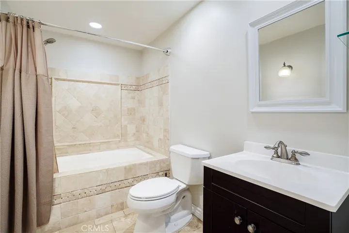 2243 Martin 217, Irvine, California 92612