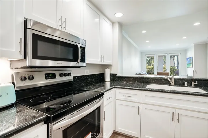 2243 Martin 217, Irvine, California 92612