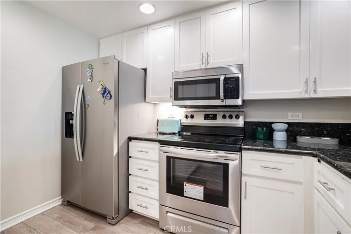 2243 Martin 217, Irvine, California 92612