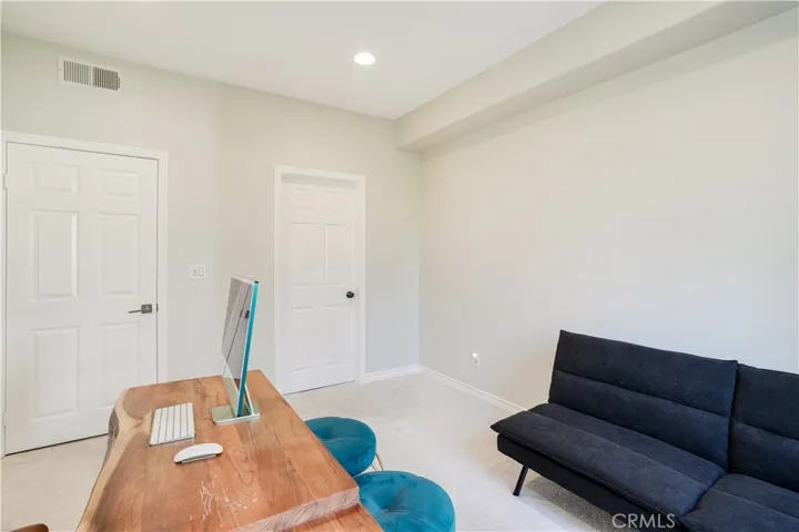2243 Martin 217, Irvine, California 92612
