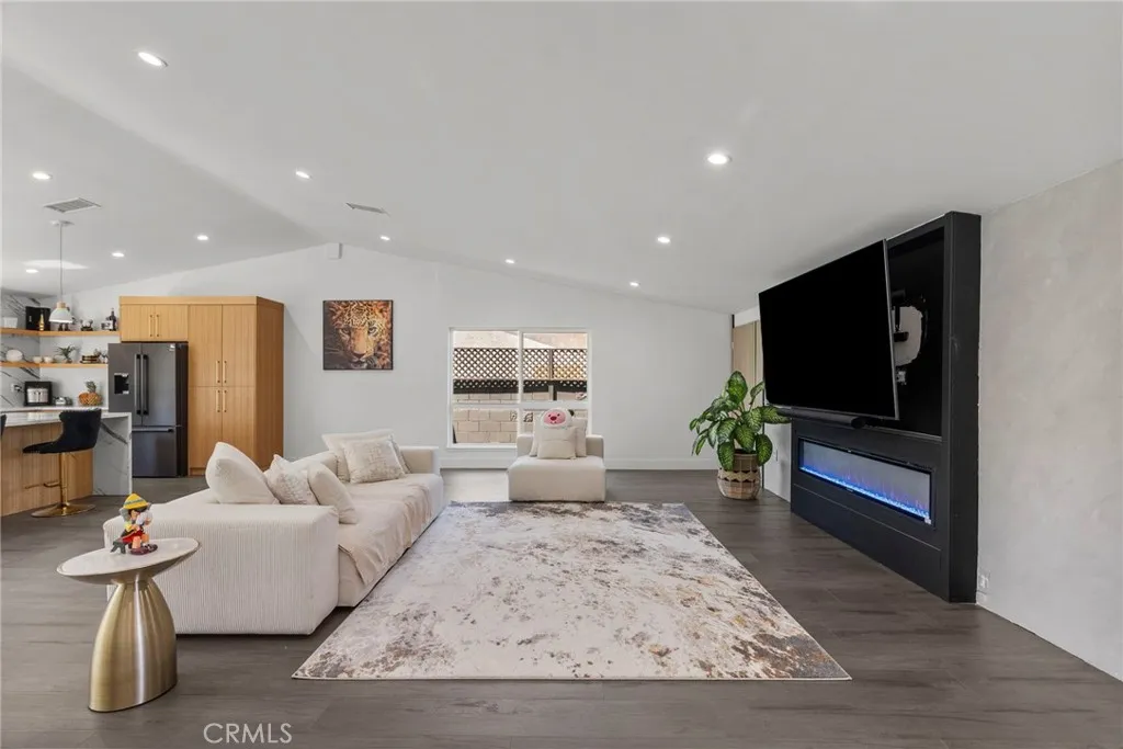 2282 Brentwood Street, Simi Valley, California 93063 home-pic-6