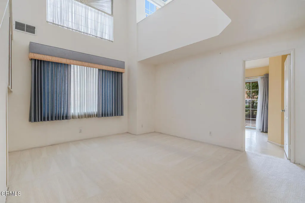 805 Moby Dick Lane, Oxnard, California 93030 home-pic-19