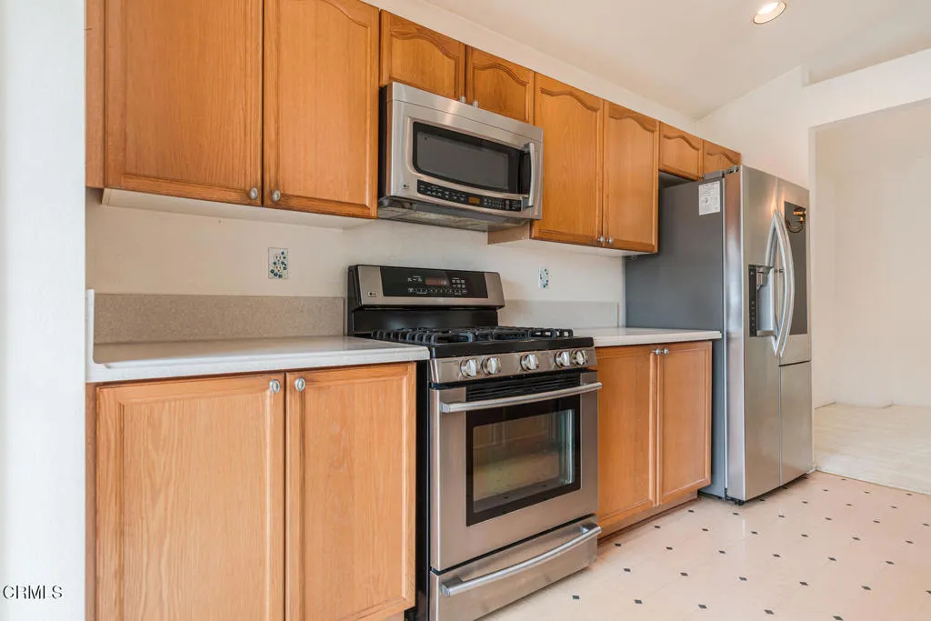 805 Moby Dick Lane, Oxnard, California 93030 home-pic-9