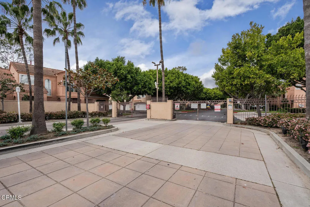 805 Moby Dick Lane, Oxnard, California 93030 home-pic-2
