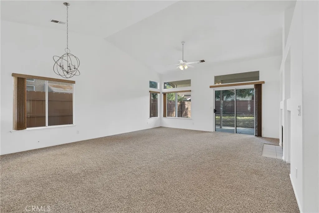8590 N Sierra Vista, Fresno, California 93720 home-pic-5