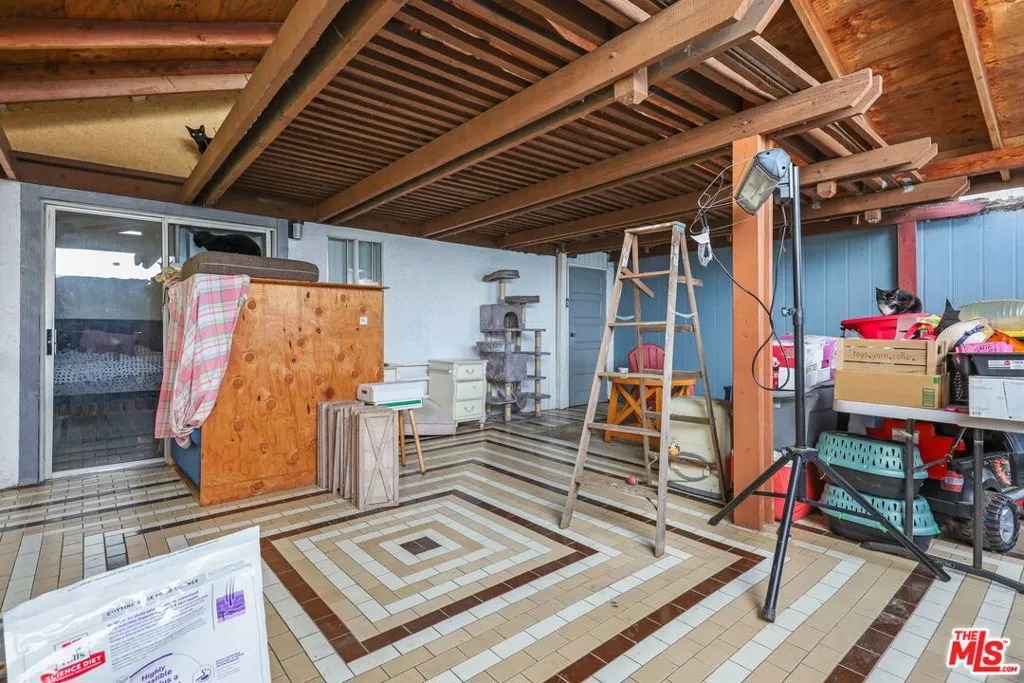 1807 N Van Ness Avenue, Los Angeles, California 90028 home-pic-15