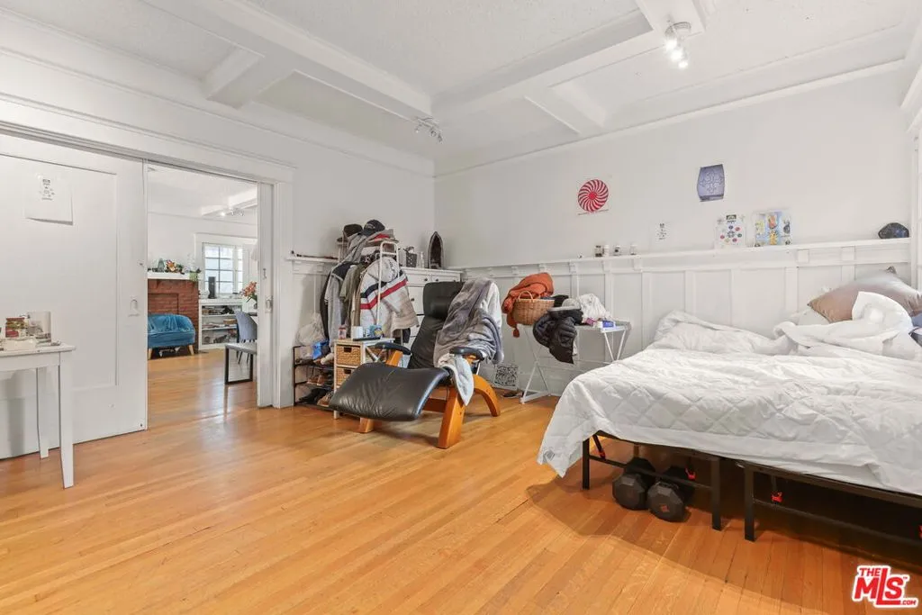 1807 N Van Ness Avenue, Los Angeles, California 90028 home-pic-35