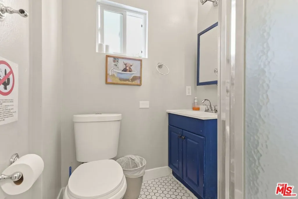 1807 N Van Ness Avenue, Los Angeles, California 90028 home-pic-20