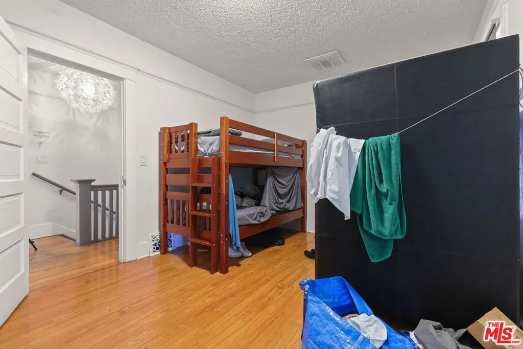 1807 N Van Ness Avenue, Los Angeles, California 90028 home-pic-30