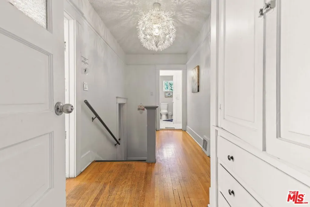 1807 N Van Ness Avenue, Los Angeles, California 90028 home-pic-36