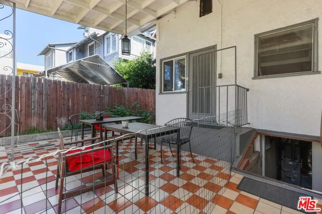 1807 N Van Ness Avenue, Los Angeles, California 90028 home-pic-14