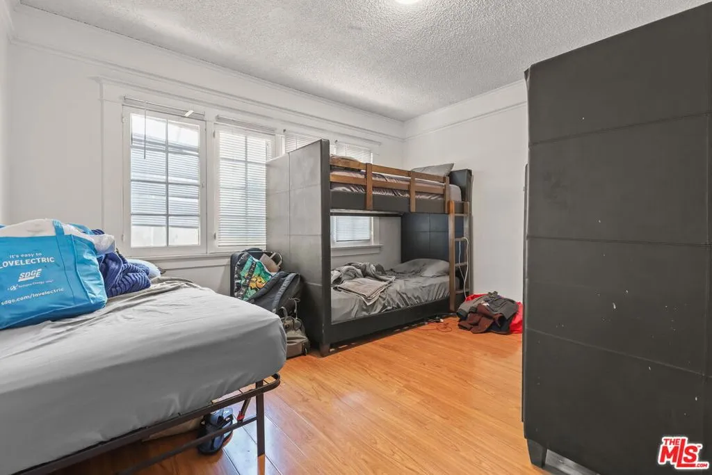 1807 N Van Ness Avenue, Los Angeles, California 90028 home-pic-22
