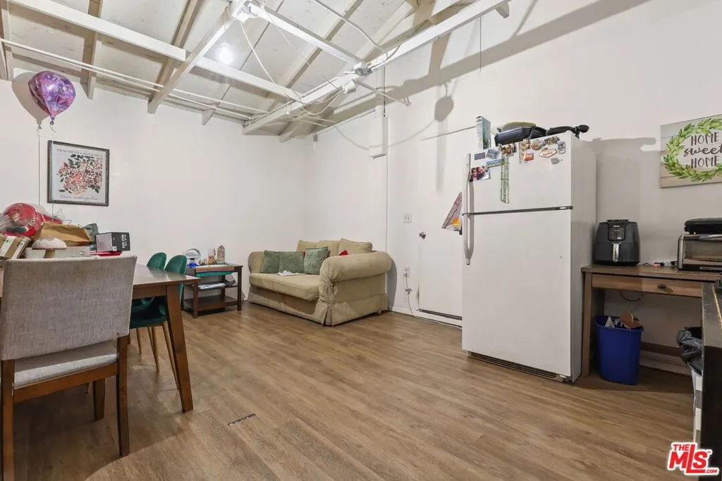 1807 N Van Ness Avenue, Los Angeles, California 90028 home-pic-17