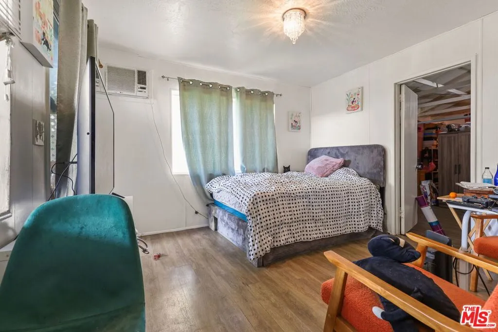 1807 N Van Ness Avenue, Los Angeles, California 90028 home-pic-12