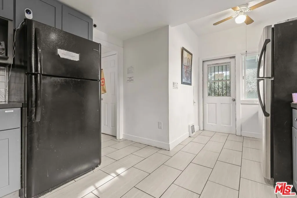 1807 N Van Ness Avenue, Los Angeles, California 90028 home-pic-34