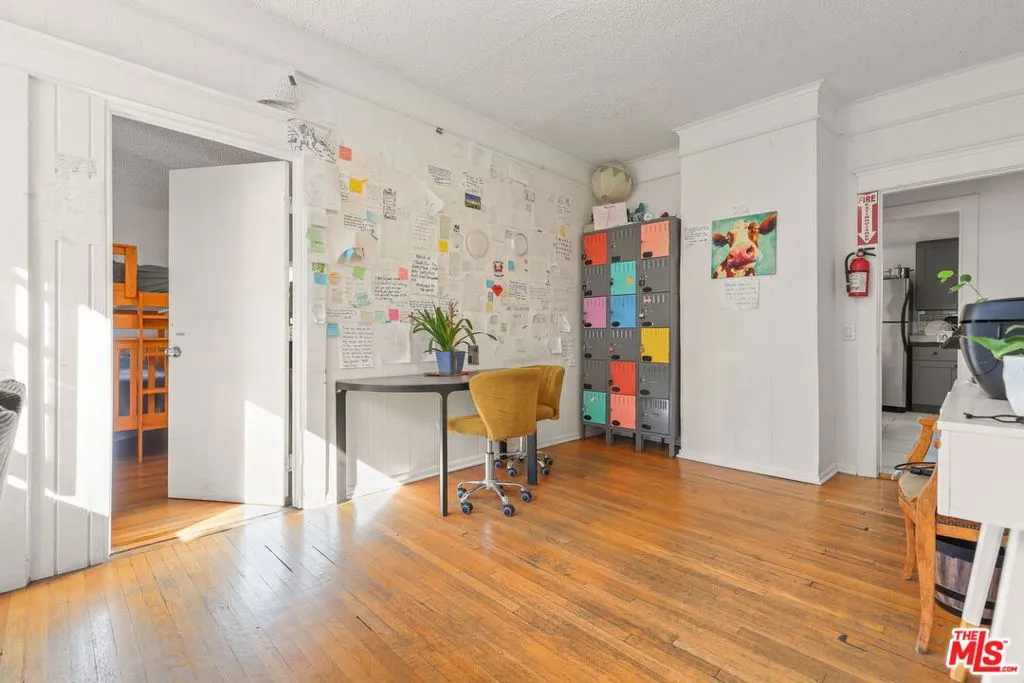 1807 N Van Ness Avenue, Los Angeles, California 90028 home-pic-38