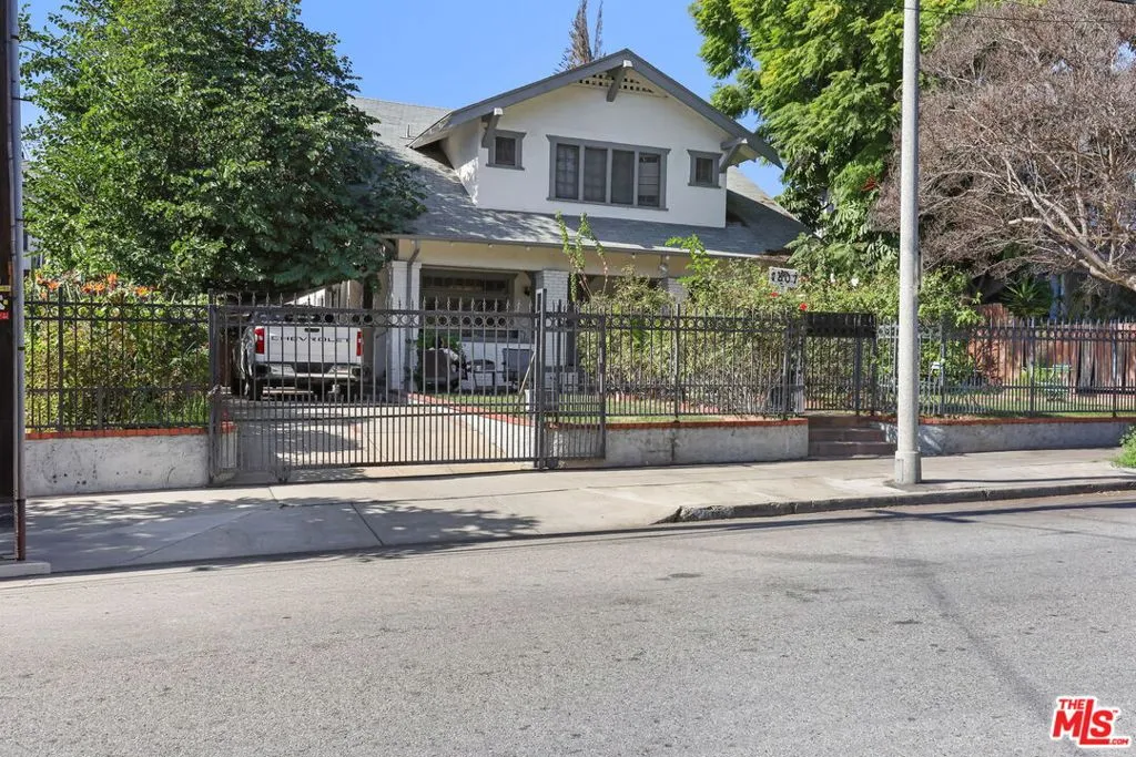 1807 N Van Ness Avenue, Los Angeles, California 90028 home-pic-3