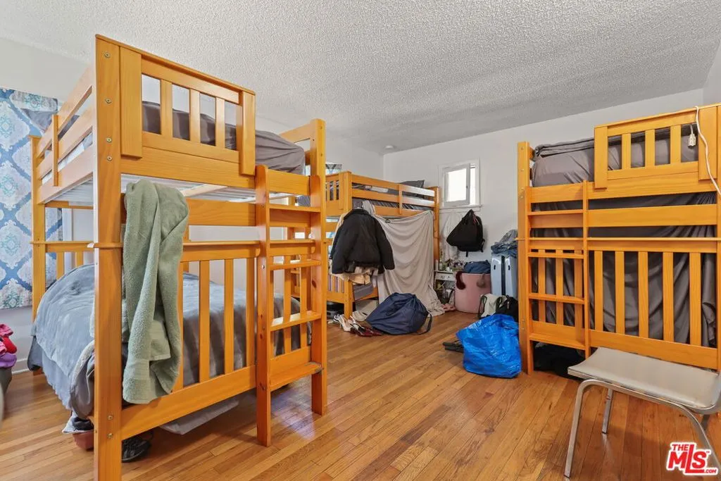 1807 N Van Ness Avenue, Los Angeles, California 90028 home-pic-21