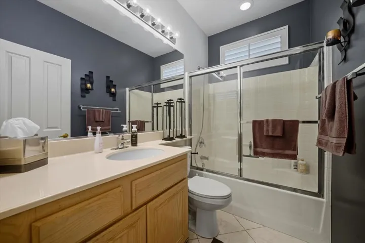 Guest Full Bathroom