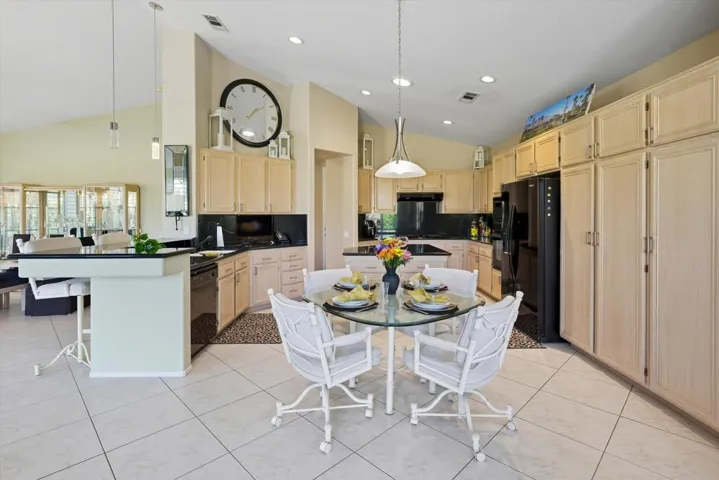 Kitchen Eating Area