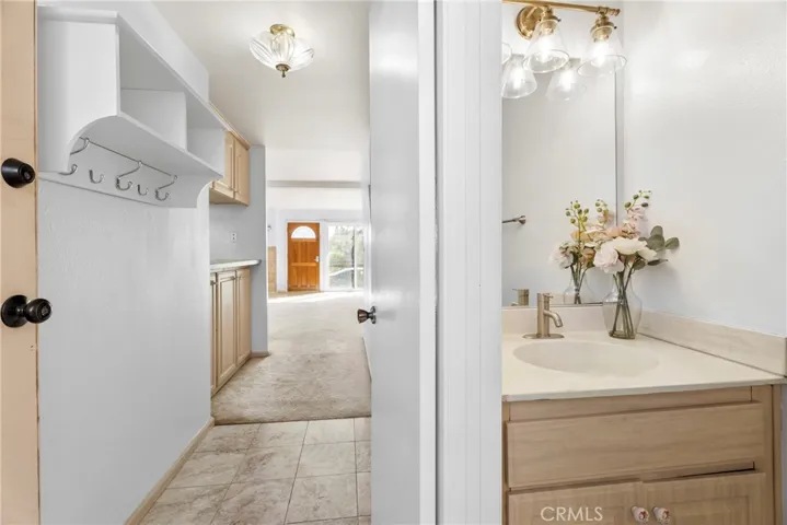15047 Chatsworth, San Fernando, California 91345