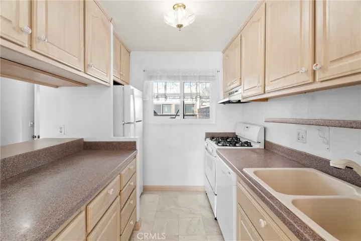 15047 Chatsworth, San Fernando, California 91345