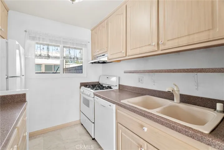 15047 Chatsworth, San Fernando, California 91345