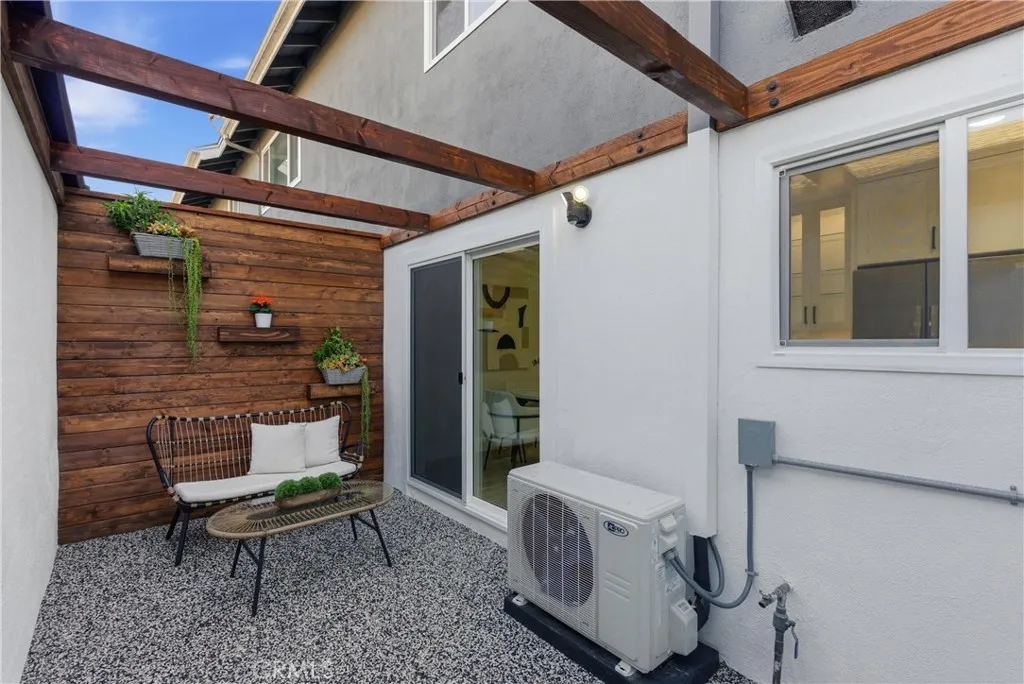 157 Yorktown, Costa Mesa, California 92626 home-pic-15
