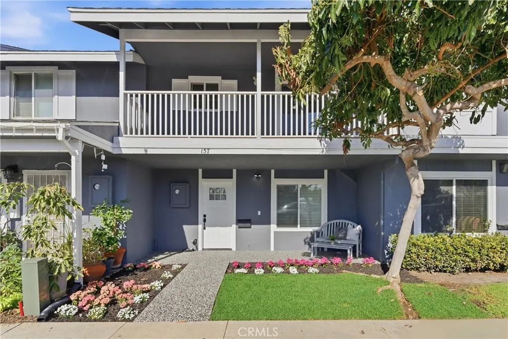 157 Yorktown, Costa Mesa, California 92626 home-pic-1