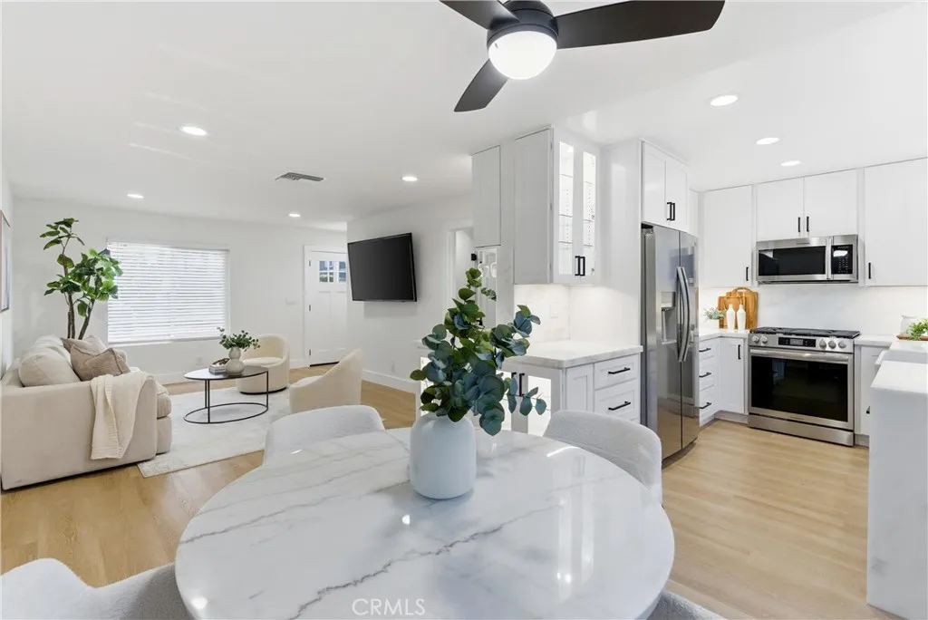 157 Yorktown, Costa Mesa, California 92626 home-pic-2