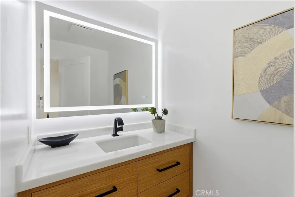 157 Yorktown, Costa Mesa, California 92626 home-pic-12